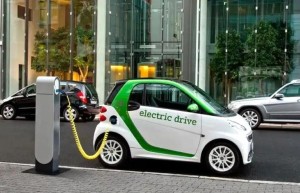 第一批新能源汽车开始“换电”，应该换电池还是卖车？