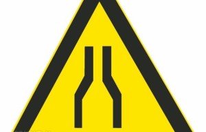用以警告车辆驾驶人注意前方车行道或路面狭窄情况