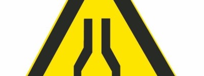 用以警告车辆驾驶人注意前方车行道或路面狭窄情况